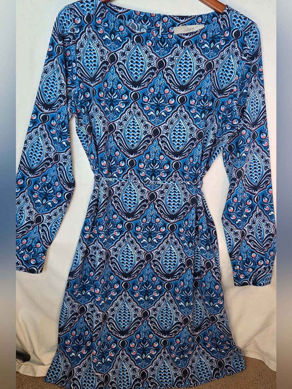 Loft Women's Blue Knee Length Dress Sz M Long Sleeve Round Neck Pullover Spring